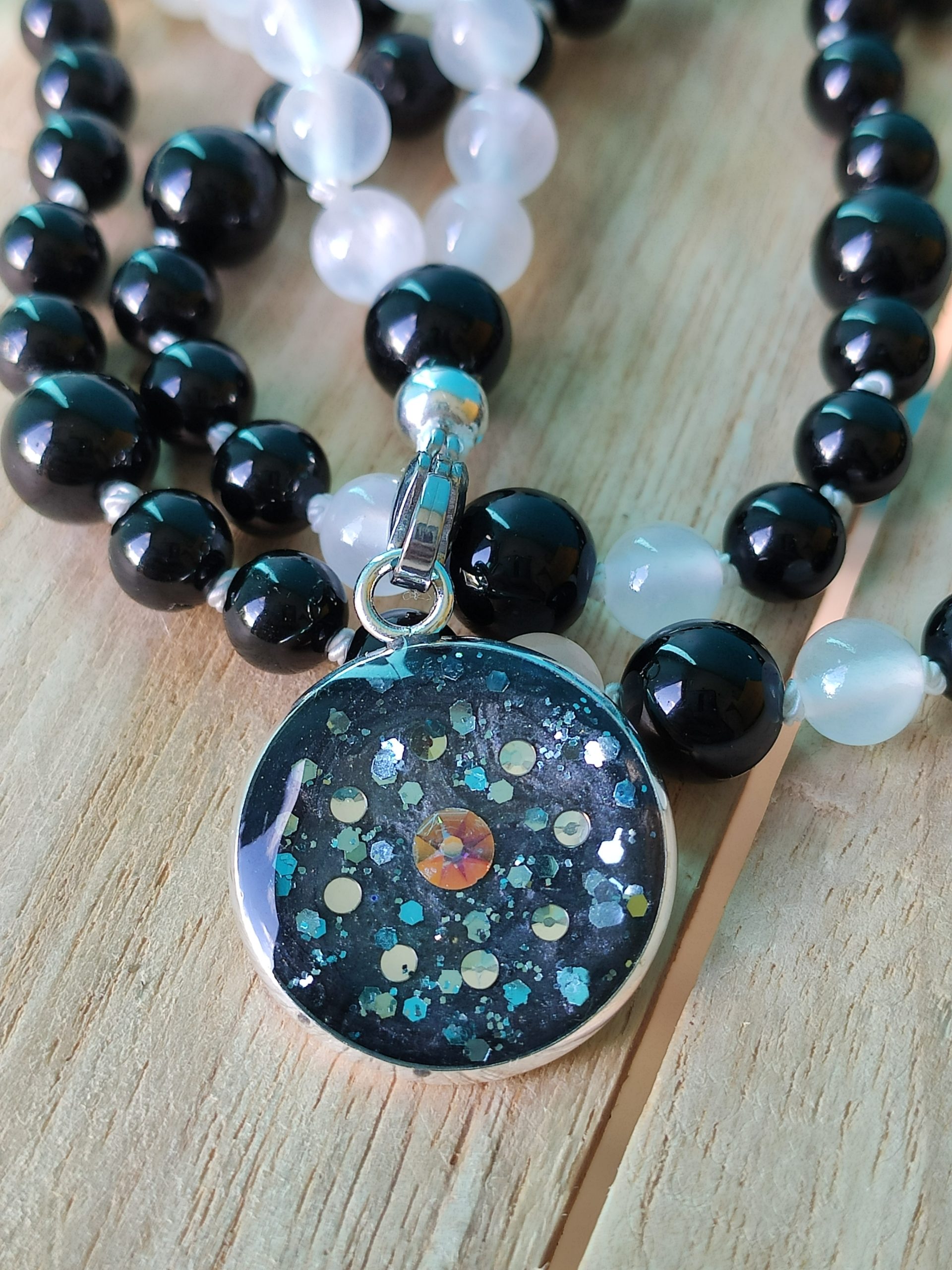 Fontenilles, Toulouse, L'Isle jourdain, Gers, Haute Garonne, souffle zen, bijoux zen, création personnalisée, Bague, Boucle d'oreille, Bracelet, Talisman, Collier, Suspension énergétique, Pendentif, Pierre fine, Pierre naturelle, Création énergétique, Marseille, Lille, Nantes, Bordeaux, Lyon, Nice, Montpellier, Strasbourg, Paris