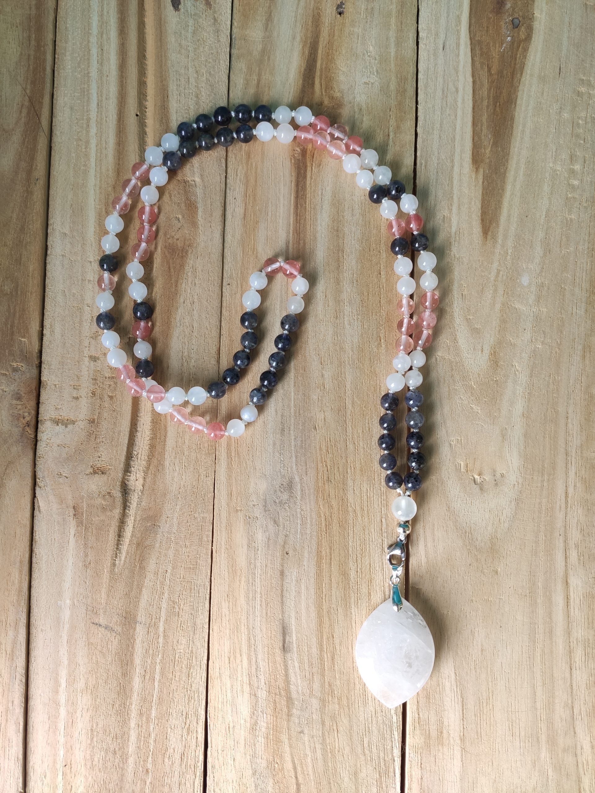 Fontenilles, Toulouse, L'Isle jourdain, Gers, Haute Garonne, souffle zen, bijoux zen, création personnalisée, Bague, Boucle d'oreille, Bracelet, Talisman, Collier, Suspension énergétique, Pendentif, Pierre fine, Pierre naturelle, Création énergétique, Marseille, Lille, Nantes, Bordeaux, Lyon, Nice, Montpellier, Strasbourg, Paris