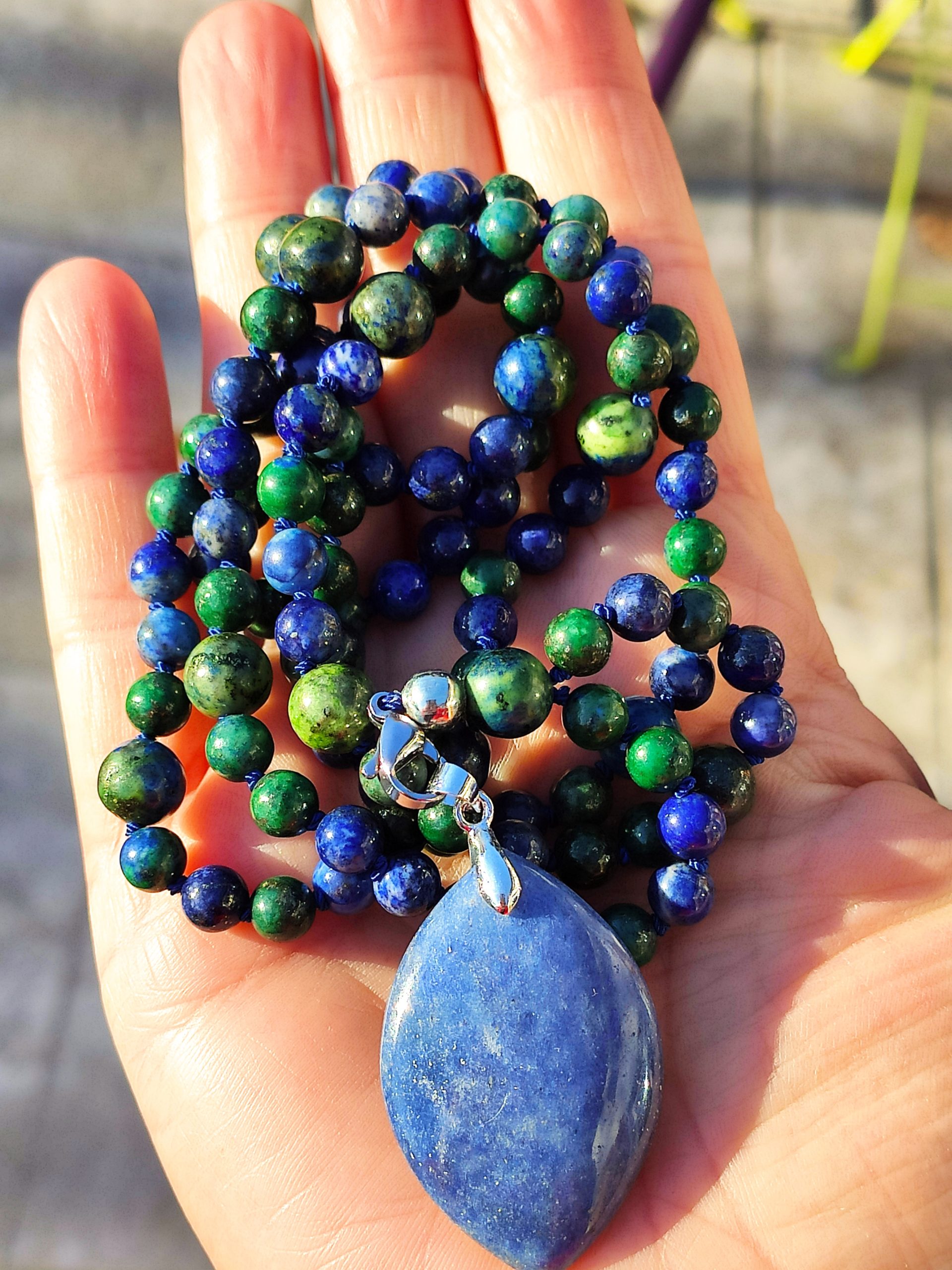 Fontenilles, Toulouse, L'Isle jourdain, Gers, Haute Garonne, souffle zen, bijoux zen, création personnalisée, Bague, Boucle d'oreille, Bracelet, Talisman, Collier, Suspension énergétique, Pendentif, Pierre fine, Pierre naturelle, Création énergétique, Marseille, Lille, Nantes, Bordeaux, Lyon, Nice, Montpellier, Strasbourg, Paris