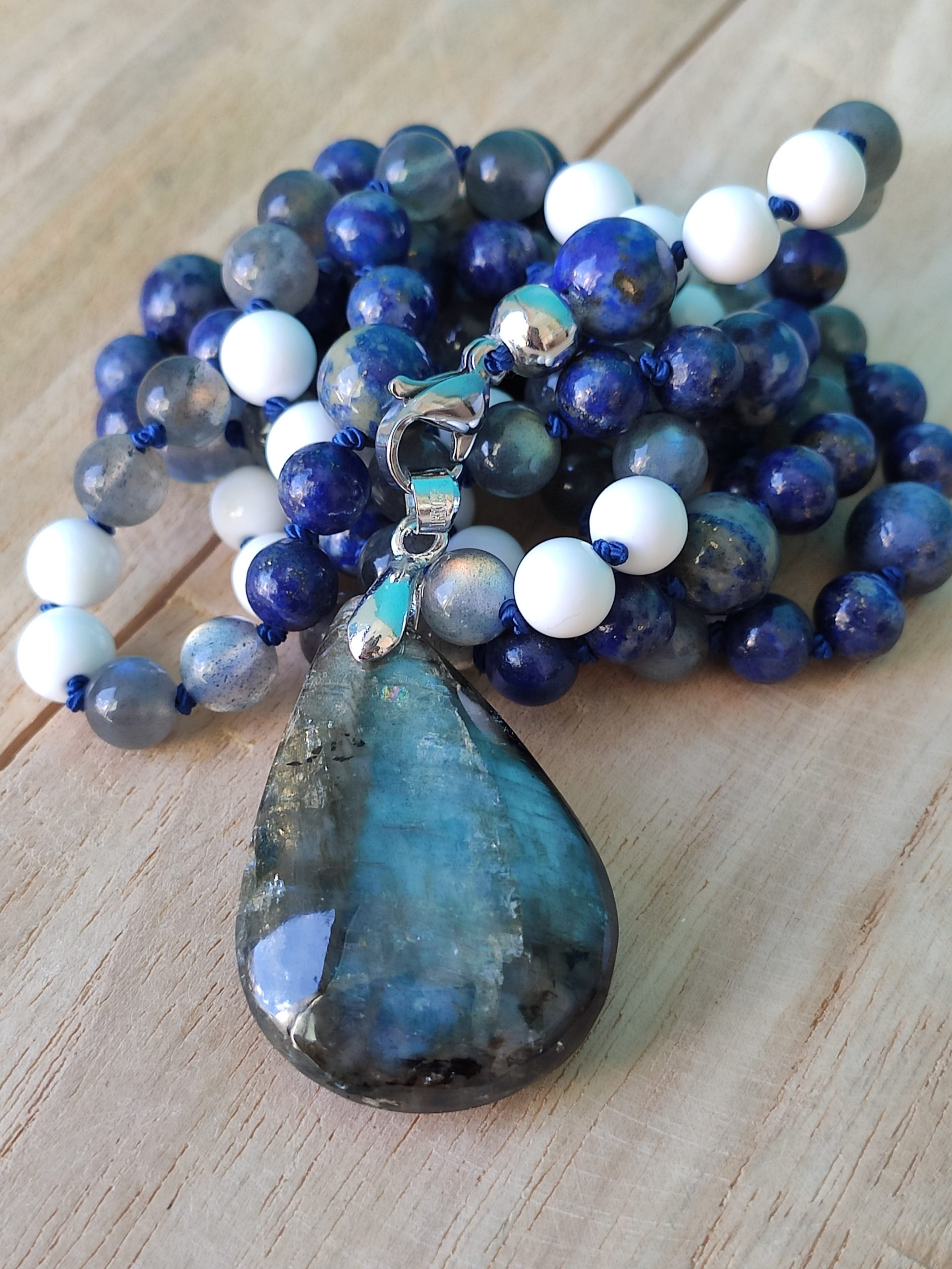 Fontenilles, Toulouse, L'Isle jourdain, Gers, Haute Garonne, souffle zen, bijoux zen, création personnalisée, Bague, Boucle d'oreille, Bracelet, Talisman, Collier, Suspension énergétique, Pendentif, Pierre fine, Pierre naturelle, Création énergétique, Marseille, Lille, Nantes, Bordeaux, Lyon, Nice, Montpellier, Strasbourg, Paris