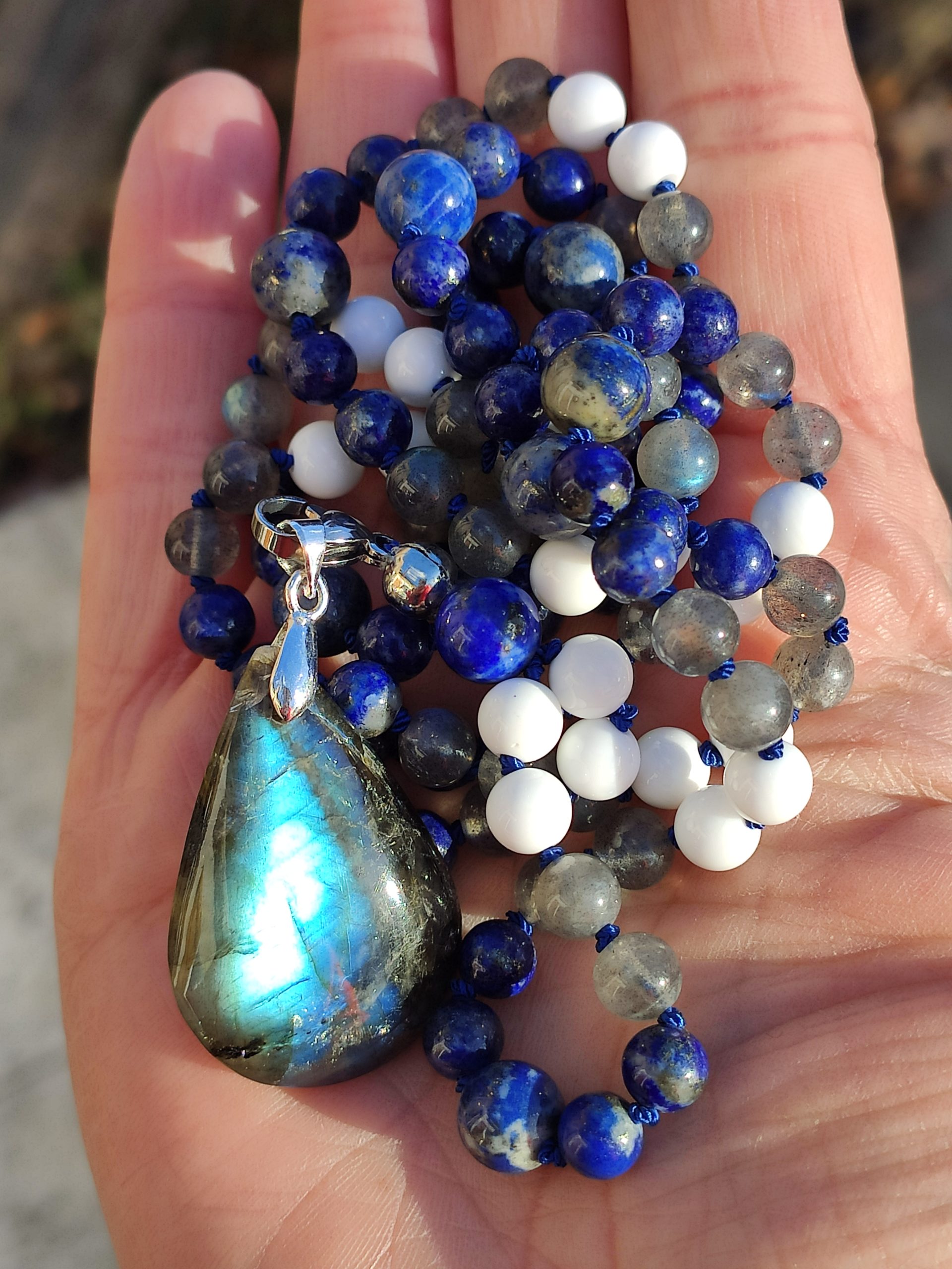 Fontenilles, Toulouse, L'Isle jourdain, Gers, Haute Garonne, souffle zen, bijoux zen, création personnalisée, Bague, Boucle d'oreille, Bracelet, Talisman, Collier, Suspension énergétique, Pendentif, Pierre fine, Pierre naturelle, Création énergétique, Marseille, Lille, Nantes, Bordeaux, Lyon, Nice, Montpellier, Strasbourg, Paris