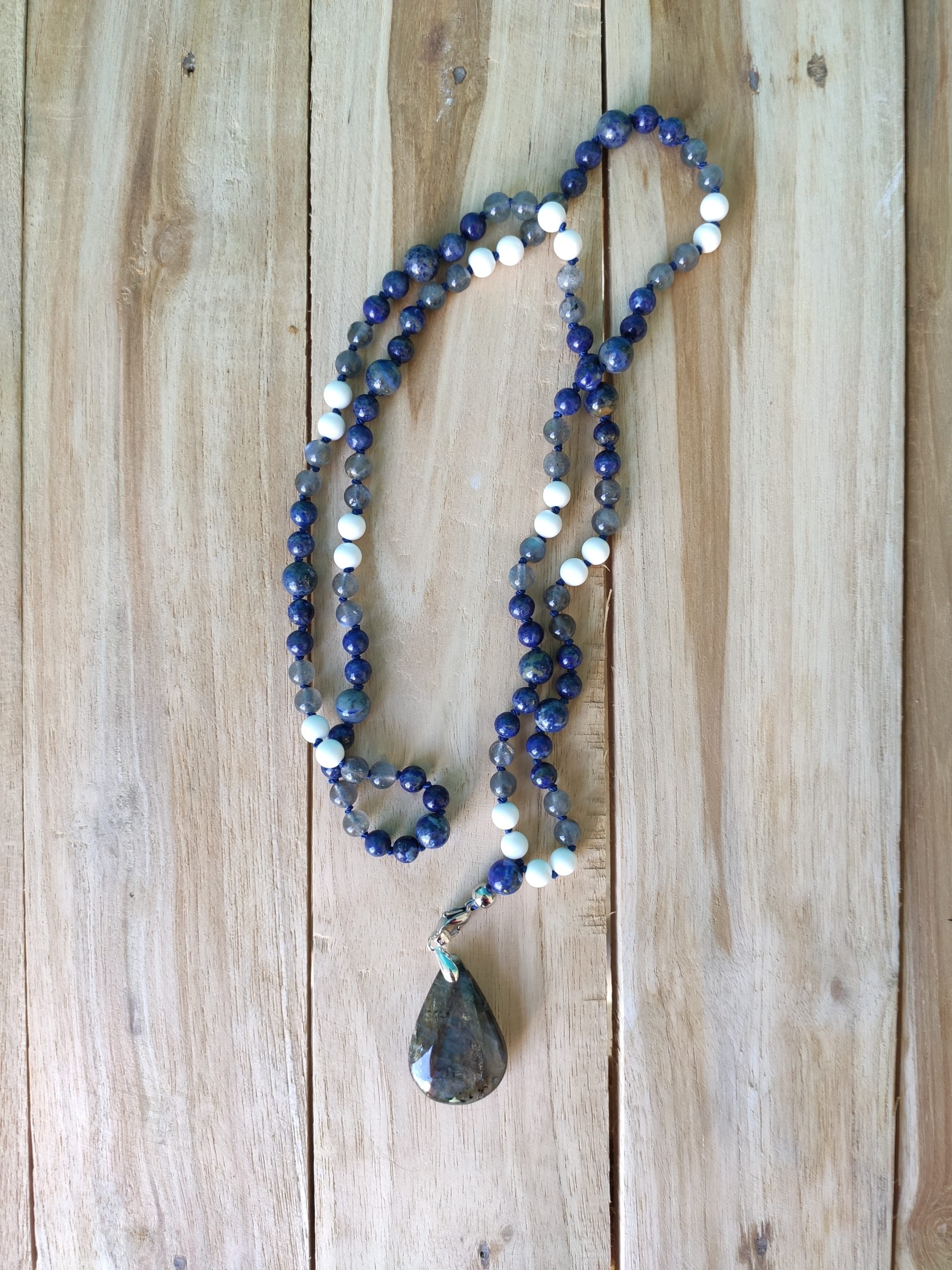 Fontenilles, Toulouse, L'Isle jourdain, Gers, Haute Garonne, souffle zen, bijoux zen, création personnalisée, Bague, Boucle d'oreille, Bracelet, Talisman, Collier, Suspension énergétique, Pendentif, Pierre fine, Pierre naturelle, Création énergétique, Marseille, Lille, Nantes, Bordeaux, Lyon, Nice, Montpellier, Strasbourg, Paris