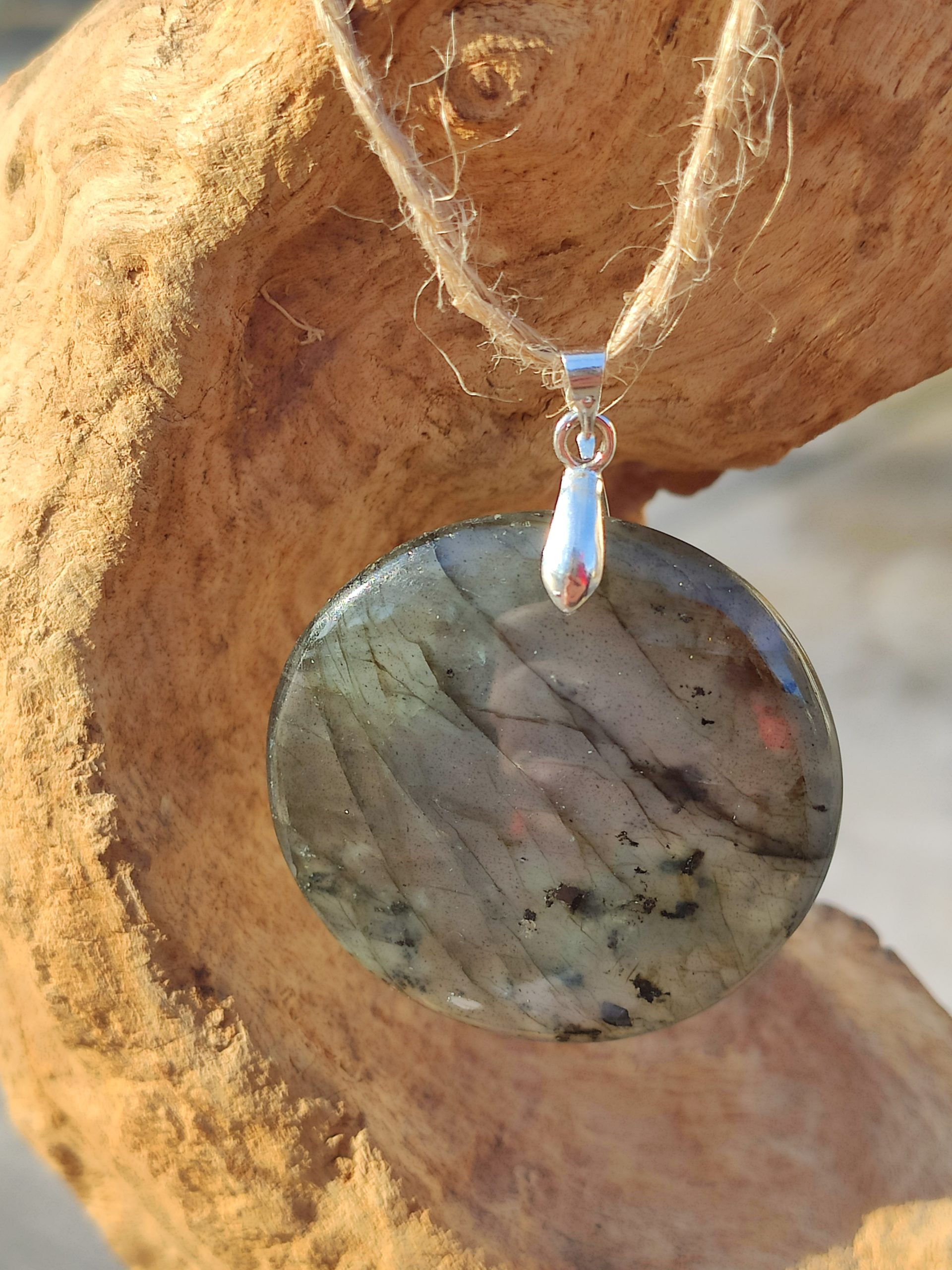 Fontenilles, Toulouse, L'Isle jourdain, Gers, Haute Garonne, souffle zen, bijoux zen, création personnalisée, Bague, Boucle d'oreille, Bracelet, Talisman, Collier, Suspension énergétique, Pendentif, Pierre fine, Pierre naturelle, Création énergétique, Marseille, Lille, Nantes, Bordeaux, Lyon, Nice, Montpellier, Strasbourg, Paris