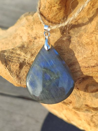 Fontenilles, Toulouse, L'Isle jourdain, Gers, Haute Garonne, souffle zen, bijoux zen, création personnalisée, Bague, Boucle d'oreille, Bracelet, Talisman, Collier, Suspension énergétique, Pendentif, Pierre fine, Pierre naturelle, Création énergétique, Marseille, Lille, Nantes, Bordeaux, Lyon, Nice, Montpellier, Strasbourg, Paris