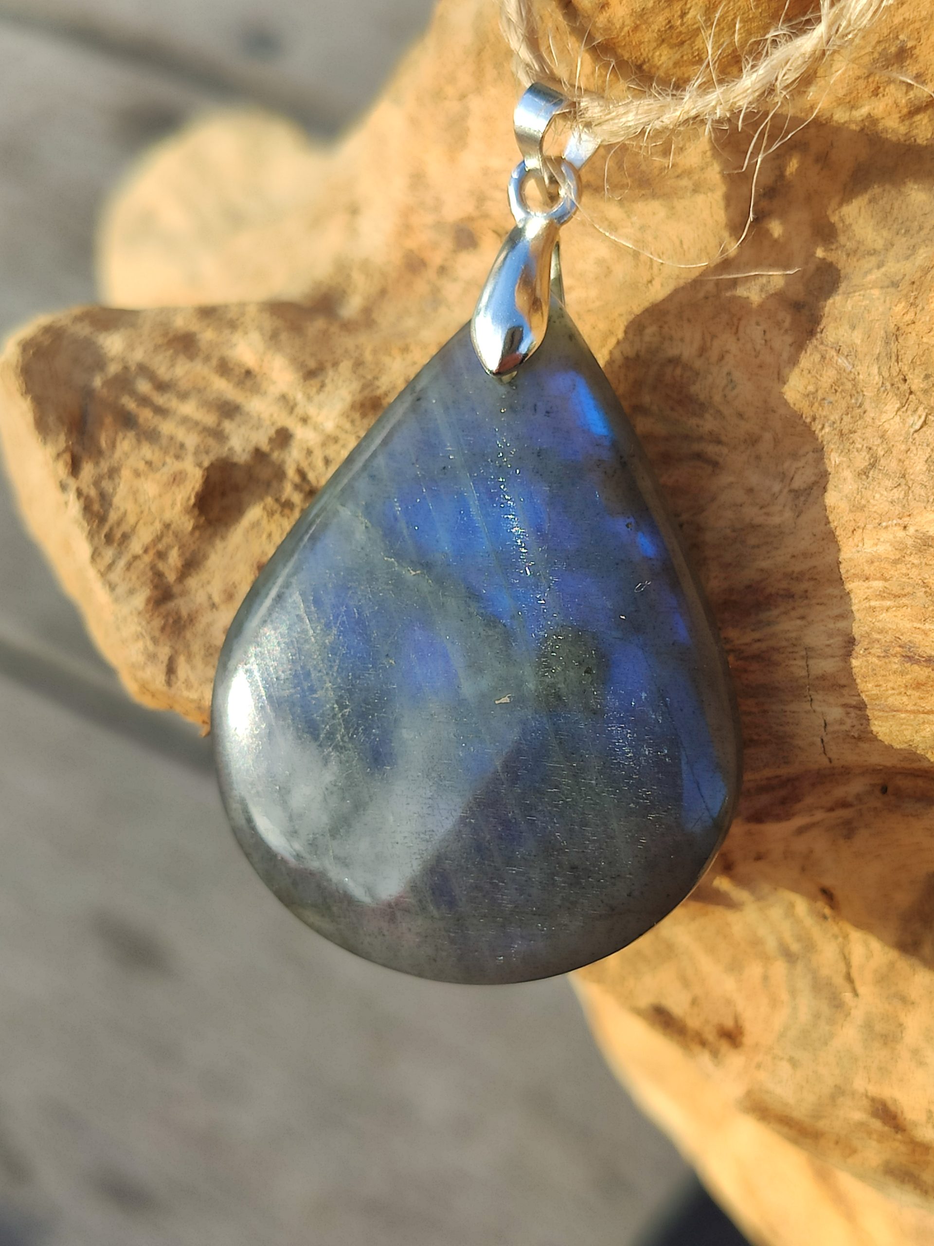 Fontenilles, Toulouse, L'Isle jourdain, Gers, Haute Garonne, souffle zen, bijoux zen, création personnalisée, Bague, Boucle d'oreille, Bracelet, Talisman, Collier, Suspension énergétique, Pendentif, Pierre fine, Pierre naturelle, Création énergétique, Marseille, Lille, Nantes, Bordeaux, Lyon, Nice, Montpellier, Strasbourg, Paris