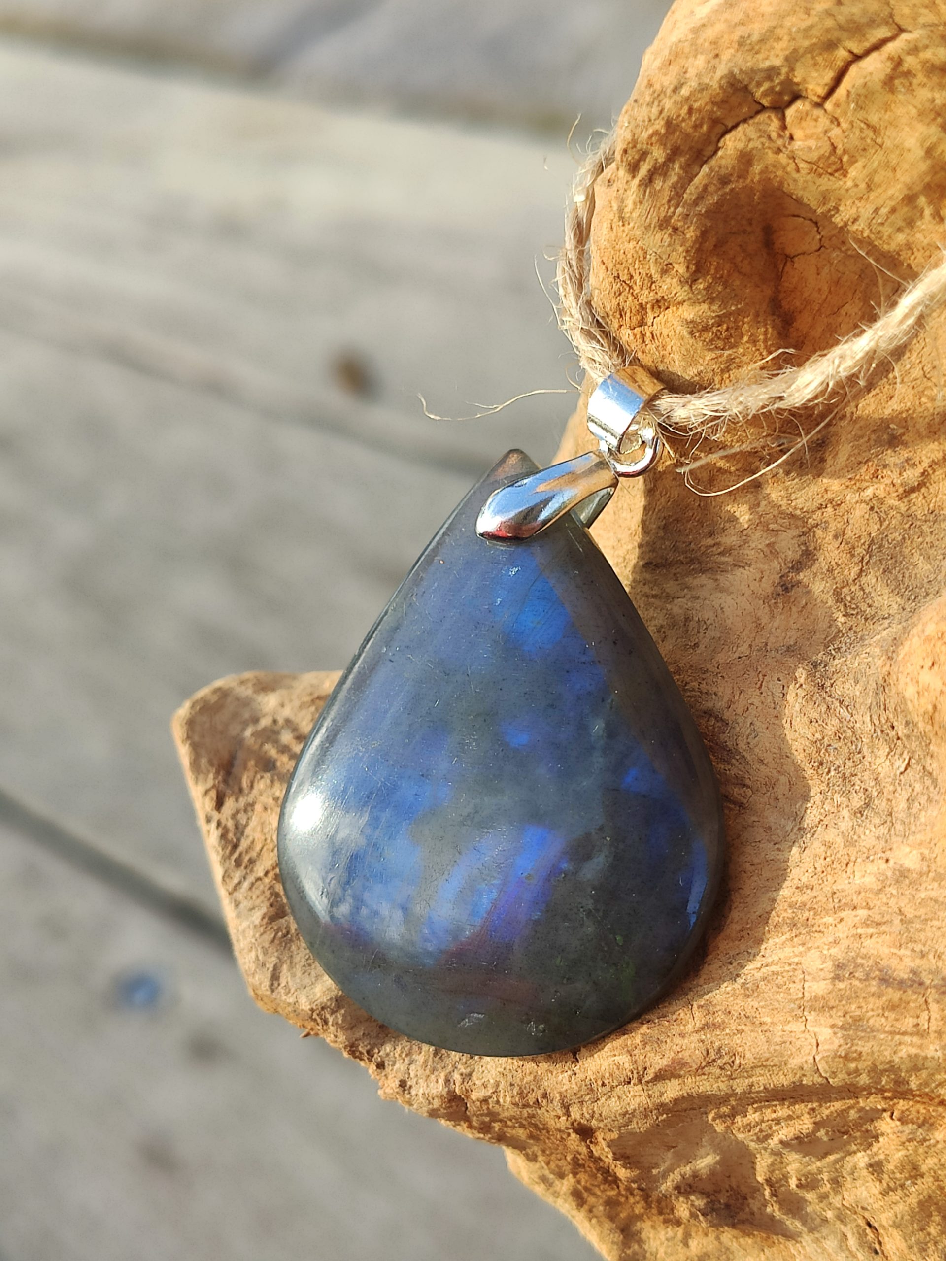 Fontenilles, Toulouse, L'Isle jourdain, Gers, Haute Garonne, souffle zen, bijoux zen, création personnalisée, Bague, Boucle d'oreille, Bracelet, Talisman, Collier, Suspension énergétique, Pendentif, Pierre fine, Pierre naturelle, Création énergétique, Marseille, Lille, Nantes, Bordeaux, Lyon, Nice, Montpellier, Strasbourg, Paris