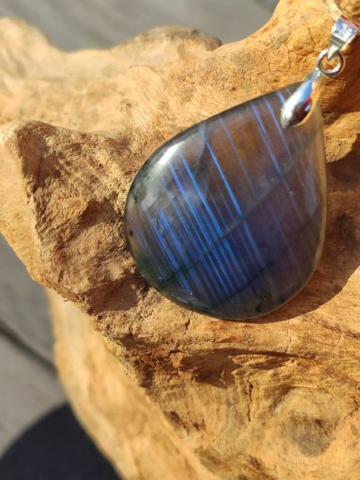 Fontenilles, Toulouse, L'Isle jourdain, Gers, Haute Garonne, souffle zen, bijoux zen, création personnalisée, Bague, Boucle d'oreille, Bracelet, Talisman, Collier, Suspension énergétique, Pendentif, Pierre fine, Pierre naturelle, Création énergétique, Marseille, Lille, Nantes, Bordeaux, Lyon, Nice, Montpellier, Strasbourg, Paris