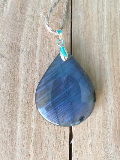 Fontenilles, Toulouse, L'Isle jourdain, Gers, Haute Garonne, souffle zen, bijoux zen, création personnalisée, Bague, Boucle d'oreille, Bracelet, Talisman, Collier, Suspension énergétique, Pendentif, Pierre fine, Pierre naturelle, Création énergétique, Marseille, Lille, Nantes, Bordeaux, Lyon, Nice, Montpellier, Strasbourg, Paris