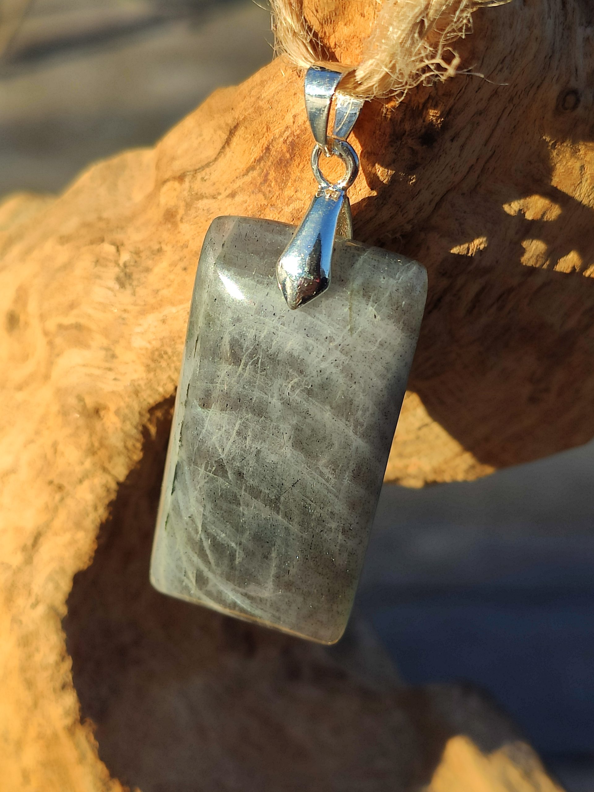 Fontenilles, Toulouse, L'Isle jourdain, Gers, Haute Garonne, souffle zen, bijoux zen, création personnalisée, Bague, Boucle d'oreille, Bracelet, Talisman, Collier, Suspension énergétique, Pendentif, Pierre fine, Pierre naturelle, Création énergétique, Marseille, Lille, Nantes, Bordeaux, Lyon, Nice, Montpellier, Strasbourg, Paris