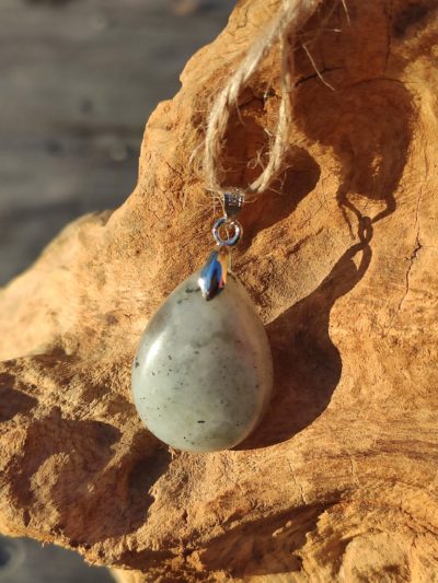 Fontenilles, Toulouse, L'Isle jourdain, Gers, Haute Garonne, souffle zen, bijoux zen, création personnalisée, Bague, Boucle d'oreille, Bracelet, Talisman, Collier, Suspension énergétique, Pendentif, Pierre fine, Pierre naturelle, Création énergétique, Marseille, Lille, Nantes, Bordeaux, Lyon, Nice, Montpellier, Strasbourg, Paris