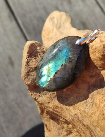 Fontenilles, Toulouse, L'Isle jourdain, Gers, Haute Garonne, souffle zen, bijoux zen, création personnalisée, Bague, Boucle d'oreille, Bracelet, Talisman, Collier, Suspension énergétique, Pendentif, Pierre fine, Pierre naturelle, Création énergétique, Marseille, Lille, Nantes, Bordeaux, Lyon, Nice, Montpellier, Strasbourg, Paris