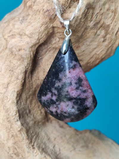 Fontenilles, Toulouse, L'Isle jourdain, Gers, Haute Garonne, souffle zen, bijoux zen, création personnalisée, Bague, Boucle d'oreille, Bracelet, Talisman, Collier, Suspension énergétique, Pendentif, Pierre fine, Pierre naturelle, Création énergétique, Marseille, Lille, Nantes, Bordeaux, Lyon, Nice, Montpellier, Strasbourg, Paris