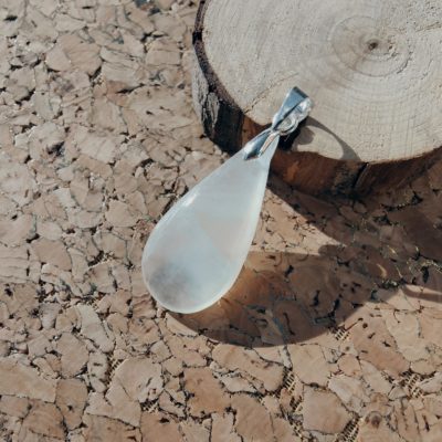 Pendentif en Pierre de Lune Blanche Goutte