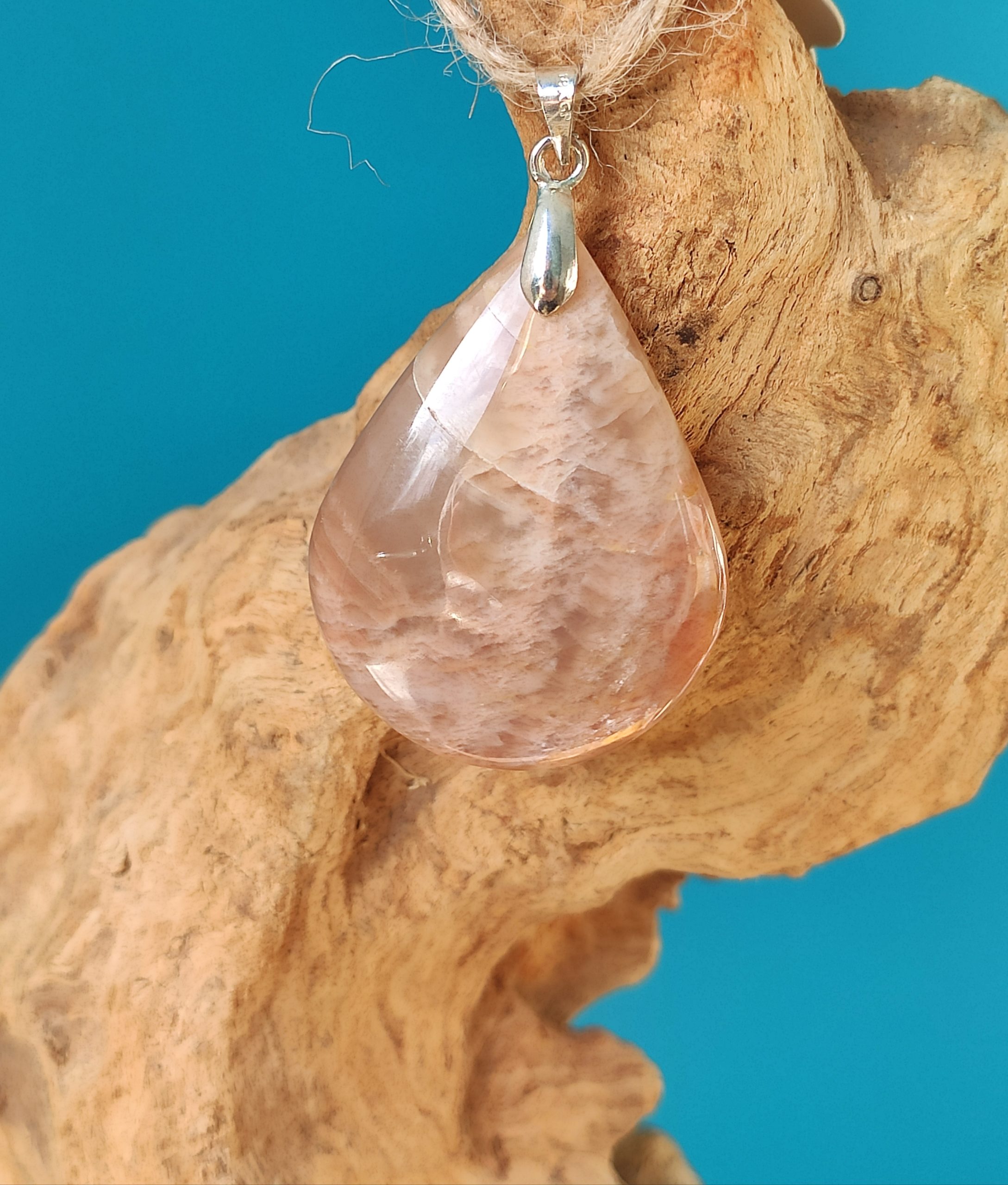 Fontenilles, Toulouse, L'Isle jourdain, Gers, Haute Garonne, souffle zen, bijoux zen, création personnalisée, Bague, Boucle d'oreille, Bracelet, Talisman, Collier, Suspension énergétique, Pendentif, Pierre fine, Pierre naturelle, Création énergétique, Marseille, Lille, Nantes, Bordeaux, Lyon, Nice, Montpellier, Strasbourg, Paris