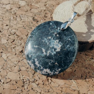 Pendentif en Dumortiérite Rond