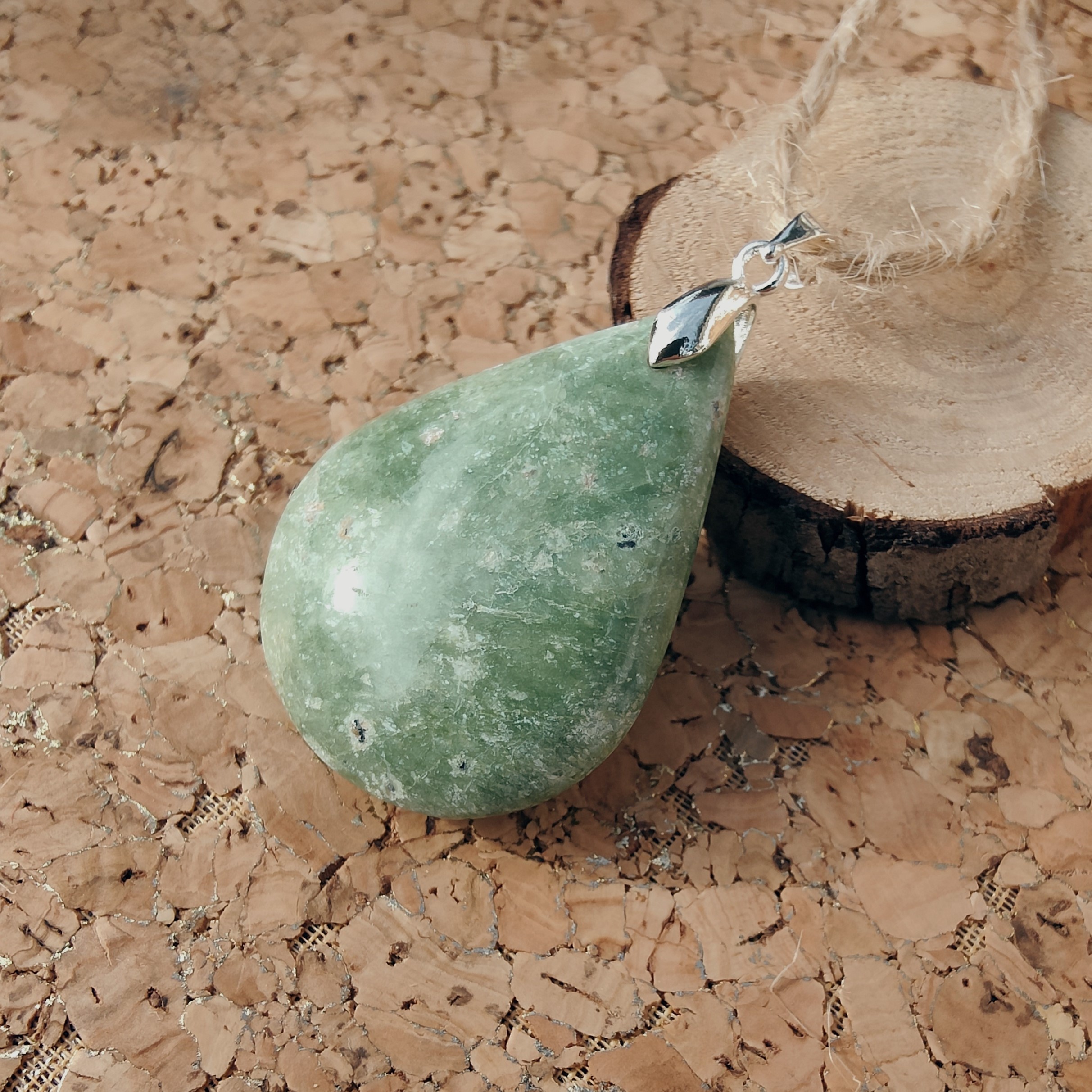 Fontenilles, Toulouse, L'Isle jourdain, Gers, Haute Garonne, souffle zen, bijoux zen, création personnalisée, Bague, Boucle d'oreille, Bracelet, Talisman, Collier, Suspension énergétique, Pendentif, Pierre fine, Pierre naturelle, Création énergétique, Marseille, Lille, Nantes, Bordeaux, Lyon, Nice, Montpellier, Strasbourg, Paris