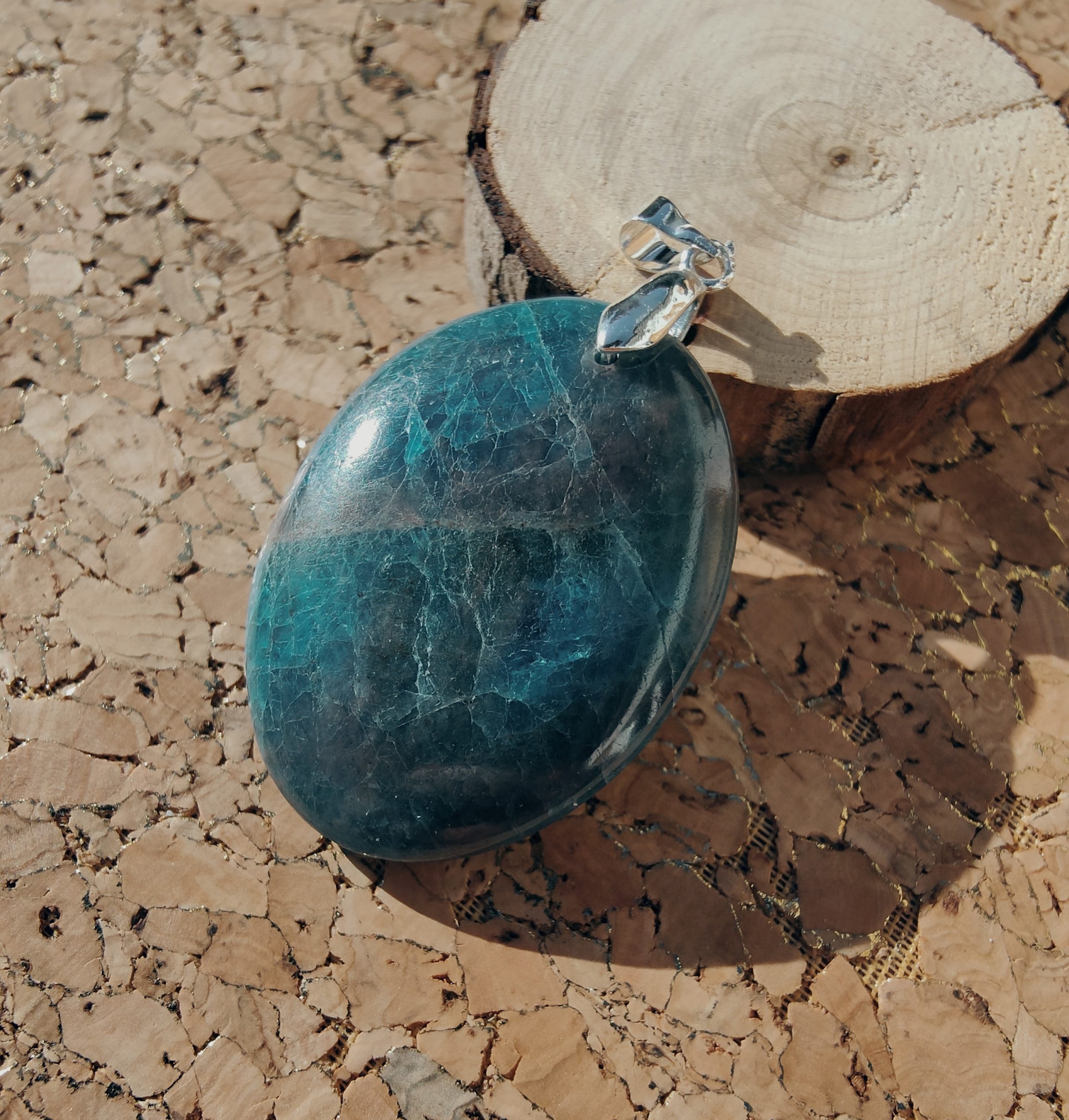 Fontenilles, Toulouse, L'Isle jourdain, Gers, Haute Garonne, souffle zen, bijoux zen, création personnalisée, Bague, Boucle d'oreille, Bracelet, Talisman, Collier, Suspension énergétique, Pendentif, Pierre fine, Pierre naturelle, Création énergétique, Marseille, Lille, Nantes, Bordeaux, Lyon, Nice, Montpellier, Strasbourg, Paris