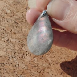Labradorite Grise reflet violet Goutte