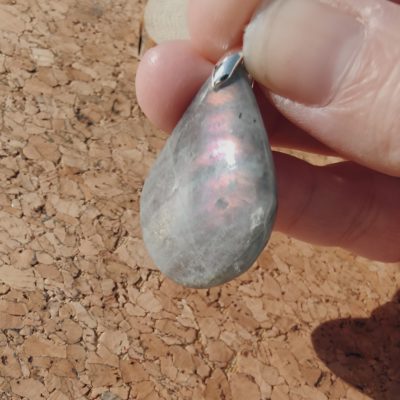 Labradorite Grise reflet violet Goutte