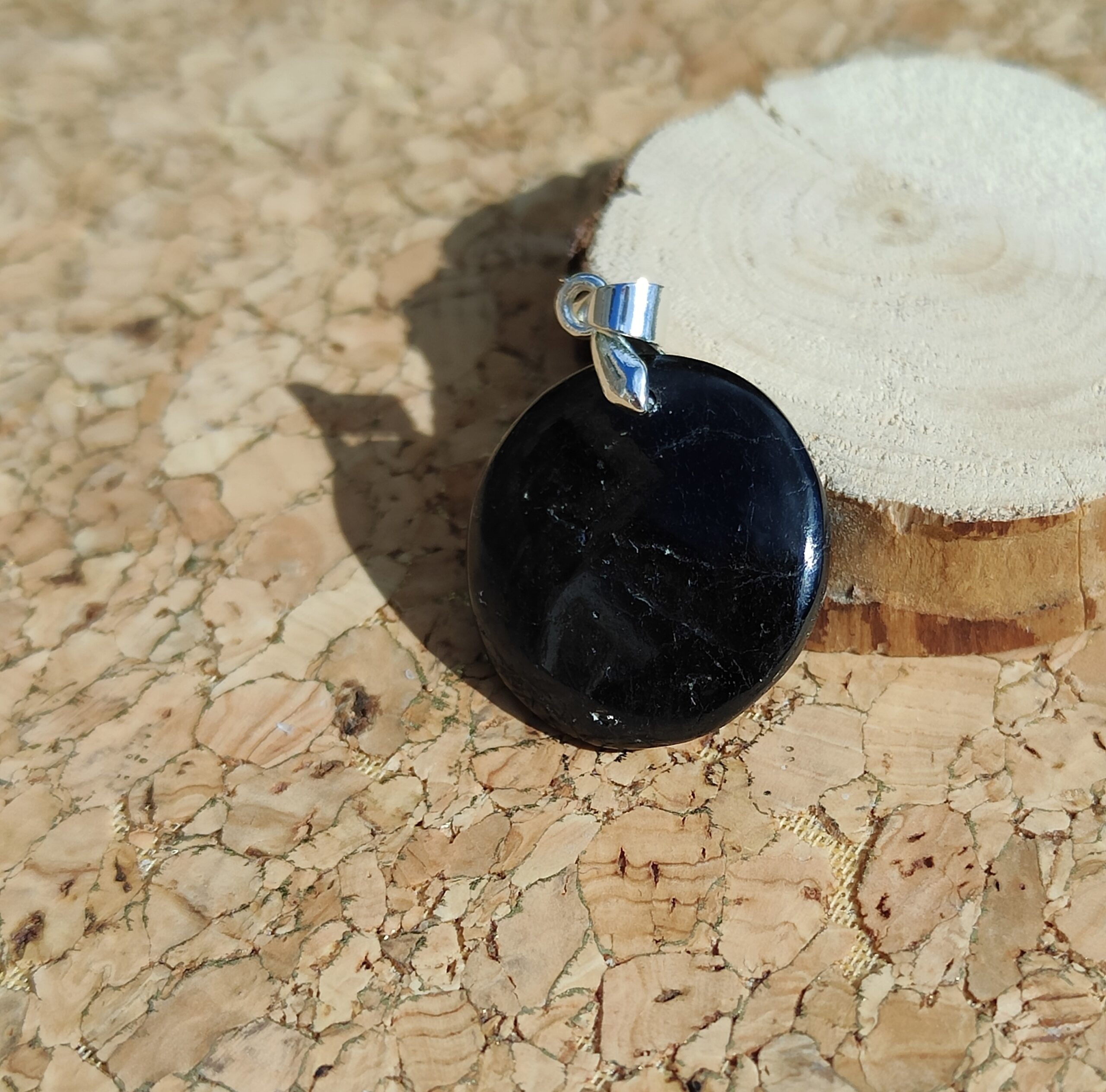 Fontenilles, Toulouse, L'Isle jourdain, Gers, Haute Garonne, souffle zen, bijoux zen, création personnalisée, Bague, Boucle d'oreille, Bracelet, Talisman, Collier, Suspension énergétique, Pendentif, Pierre fine, Pierre naturelle, Création énergétique, Marseille, Lille, Nantes, Bordeaux, Lyon, Nice, Montpellier, Strasbourg, Paris