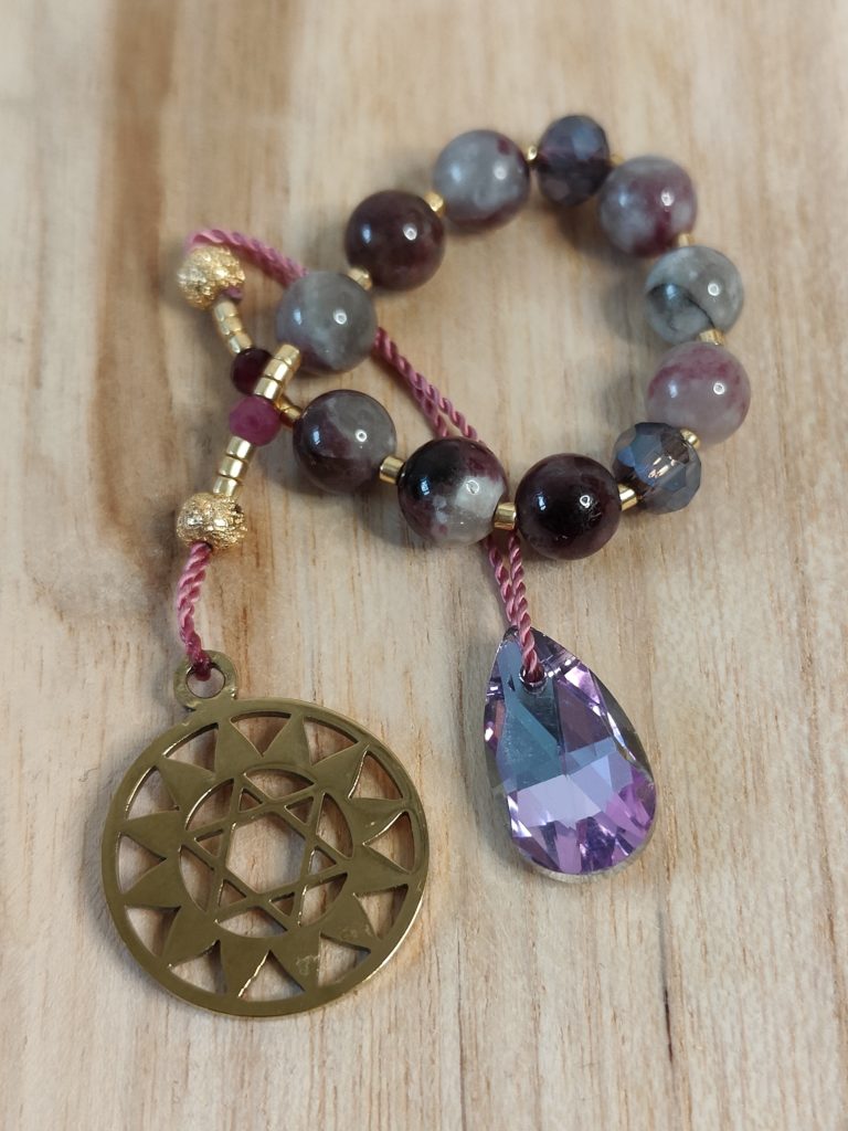 Image actuelle : Fontenilles, Toulouse, L'Isle jourdain, Gers, Haute Garonne, souffle zen, bijoux zen, création personnalisée, Bague, Boucle d'oreille, Bracelet, Talisman, Collier, Suspension énergétique, Pendentif, Pierre fine, Pierre naturelle, Création énergétique, Marseille, Lille, Nantes, Bordeaux, Lyon, Nice, Montpellier, Strasbourg, Paris