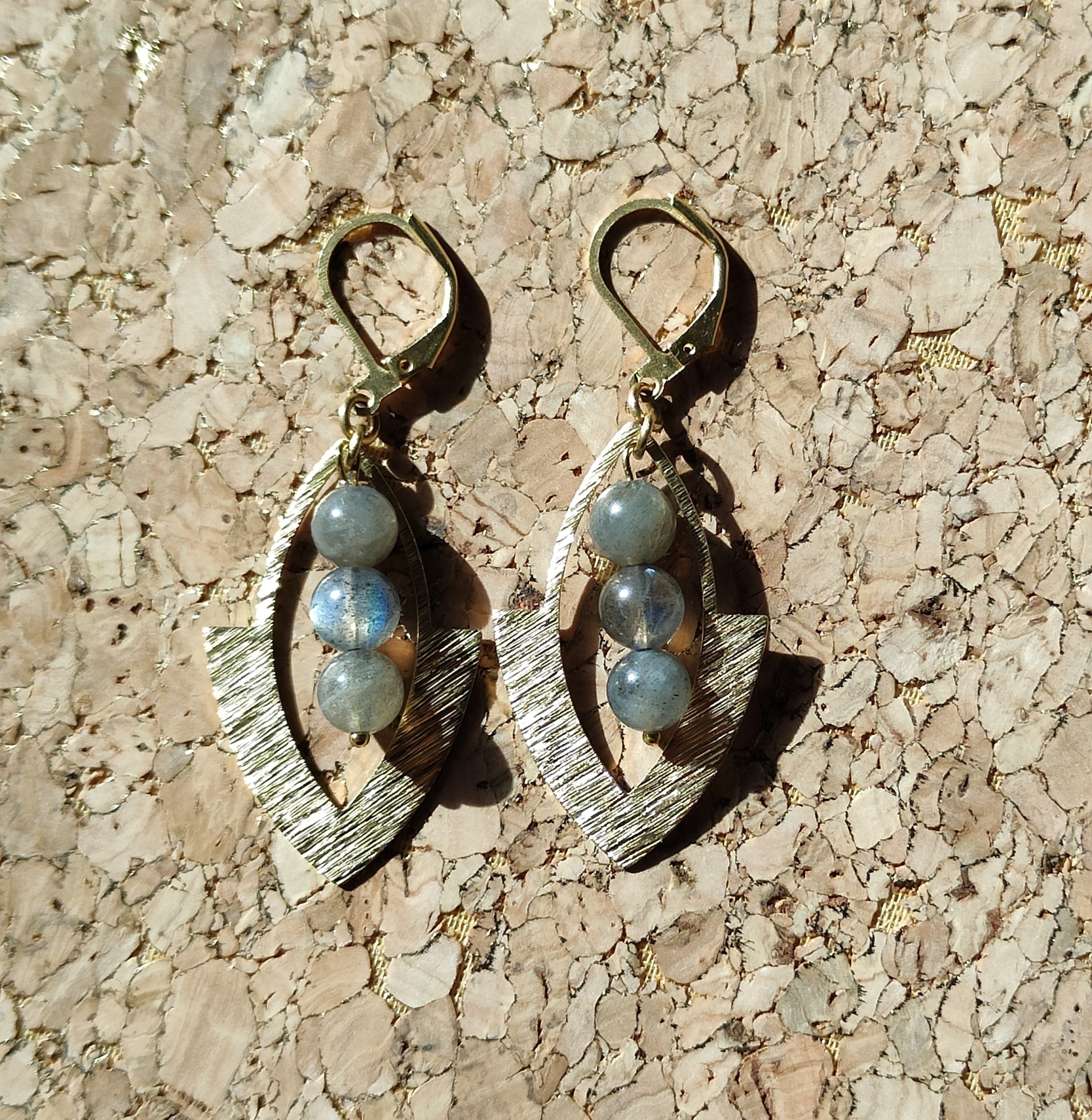 Fontenilles, Toulouse, L'Isle jourdain, Gers, Haute Garonne, souffle zen, bijoux zen, création personnalisée, Bague, Boucle d'oreille, Bracelet, Talisman, Collier, Suspension énergétique, Pendentif, Pierre fine, Pierre naturelle, Création énergétique, Marseille, Lille, Nantes, Bordeaux, Lyon, Nice, Montpellier, Strasbourg, Paris