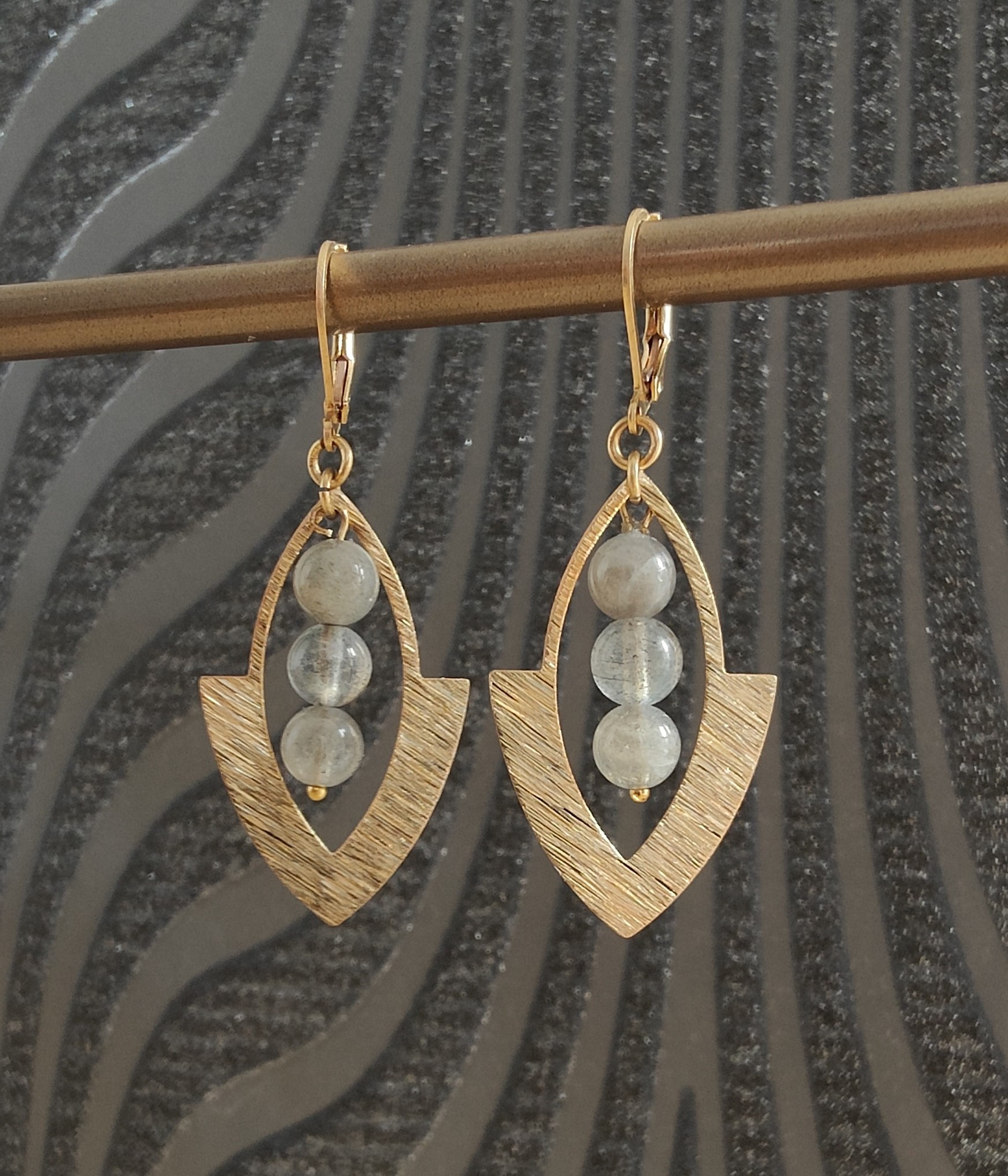 Fontenilles, Toulouse, L'Isle jourdain, Gers, Haute Garonne, souffle zen, bijoux zen, création personnalisée, Bague, Boucle d'oreille, Bracelet, Talisman, Collier, Suspension énergétique, Pendentif, Pierre fine, Pierre naturelle, Création énergétique, Marseille, Lille, Nantes, Bordeaux, Lyon, Nice, Montpellier, Strasbourg, Paris