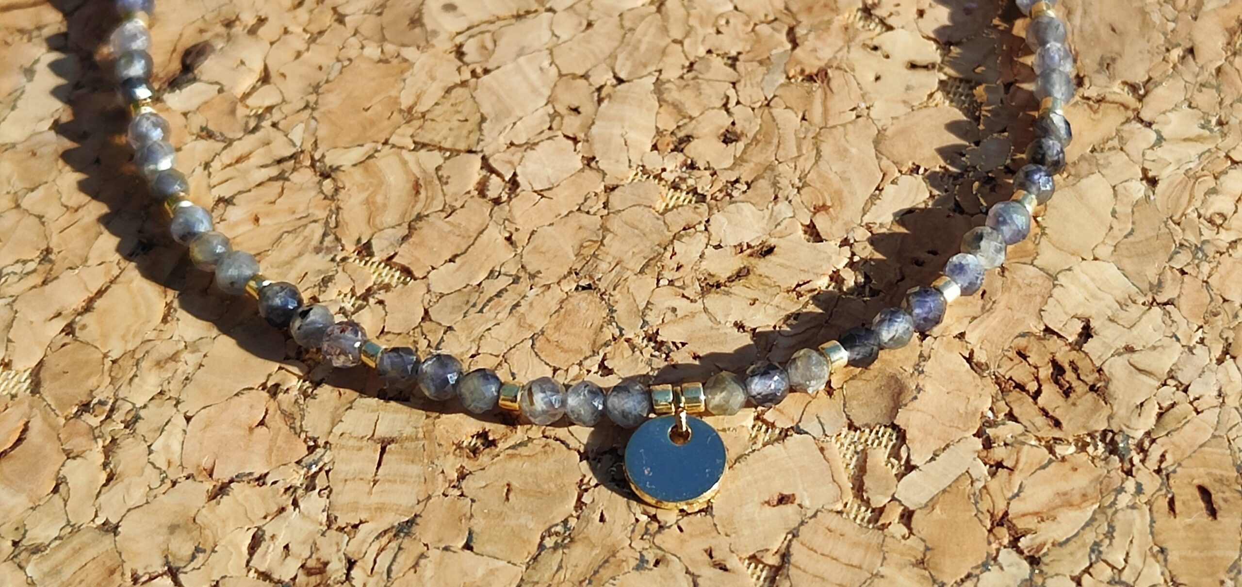 Fontenilles, Toulouse, L'Isle jourdain, Gers, Haute Garonne, souffle zen, bijoux zen, création personnalisée, Bague, Boucle d'oreille, Bracelet, Talisman, Collier, Suspension énergétique, Pendentif, Pierre fine, Pierre naturelle, Création énergétique, Marseille, Lille, Nantes, Bordeaux, Lyon, Nice, Montpellier, Strasbourg, Paris