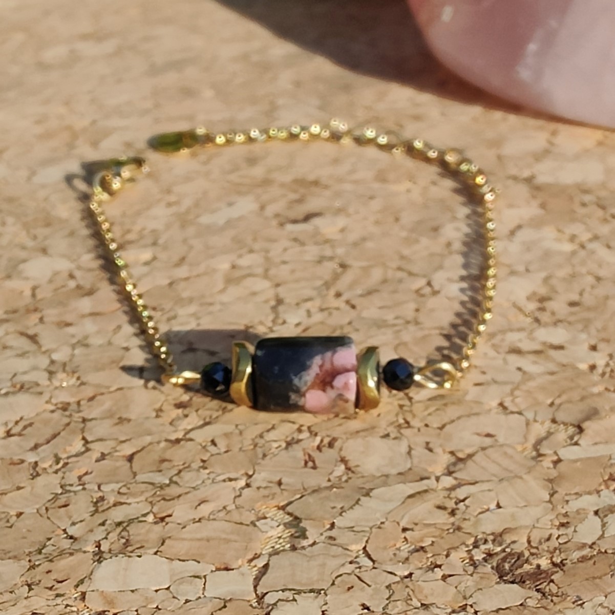 Fontenilles, Toulouse, L'Isle jourdain, Gers, Haute Garonne, souffle zen, bijoux zen, création personnalisée, Bague, Boucle d'oreille, Bracelet, Talisman, Collier, Suspension énergétique, Pendentif, Pierre fine, Pierre naturelle, Création énergétique, Marseille, Lille, Nantes, Bordeaux, Lyon, Nice, Montpellier, Strasbourg, Paris