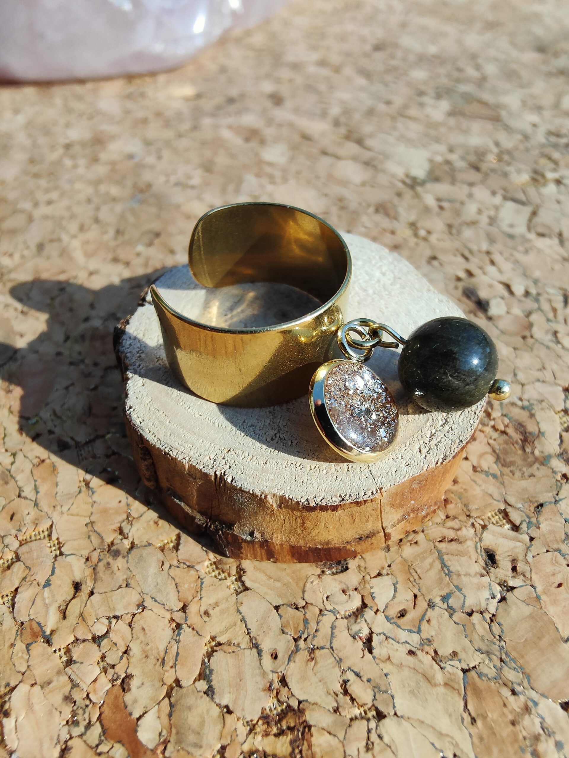 Fontenilles, Toulouse, L'Isle jourdain, Gers, Haute Garonne, souffle zen, bijoux zen, création personnalisée, Bague, Boucle d'oreille, Bracelet, Talisman, Collier, Suspension énergétique, Pendentif, Pierre fine, Pierre naturelle, Création énergétique, Marseille, Lille, Nantes, Bordeaux, Lyon, Nice, Montpellier, Strasbourg, Paris