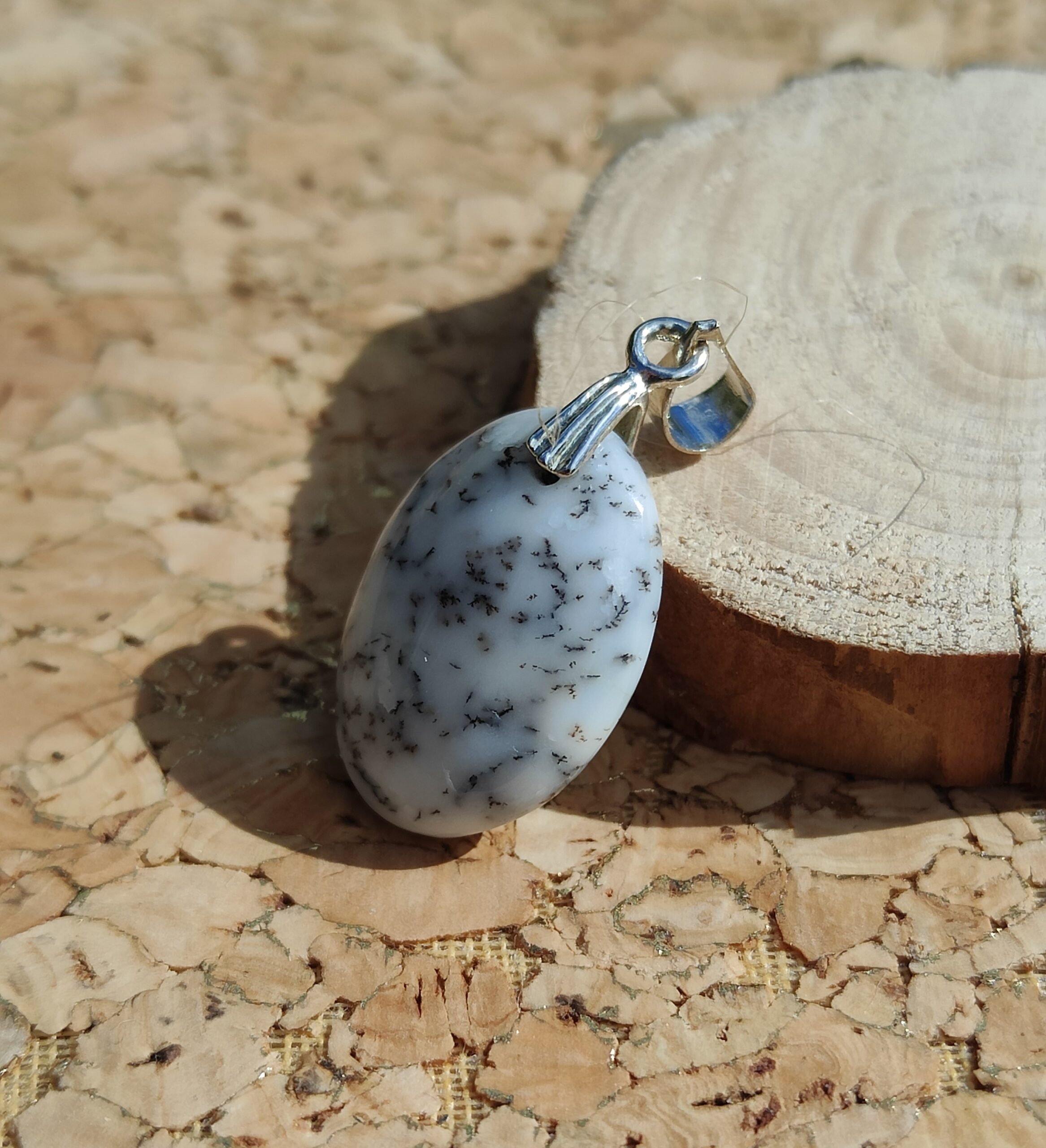 Fontenilles, Toulouse, L'Isle jourdain, Gers, Haute Garonne, souffle zen, bijoux zen, création personnalisée, Bague, Boucle d'oreille, Bracelet, Talisman, Collier, Suspension énergétique, Pendentif, Pierre fine, Pierre naturelle, Création énergétique, Marseille, Lille, Nantes, Bordeaux, Lyon, Nice, Montpellier, Strasbourg, Paris