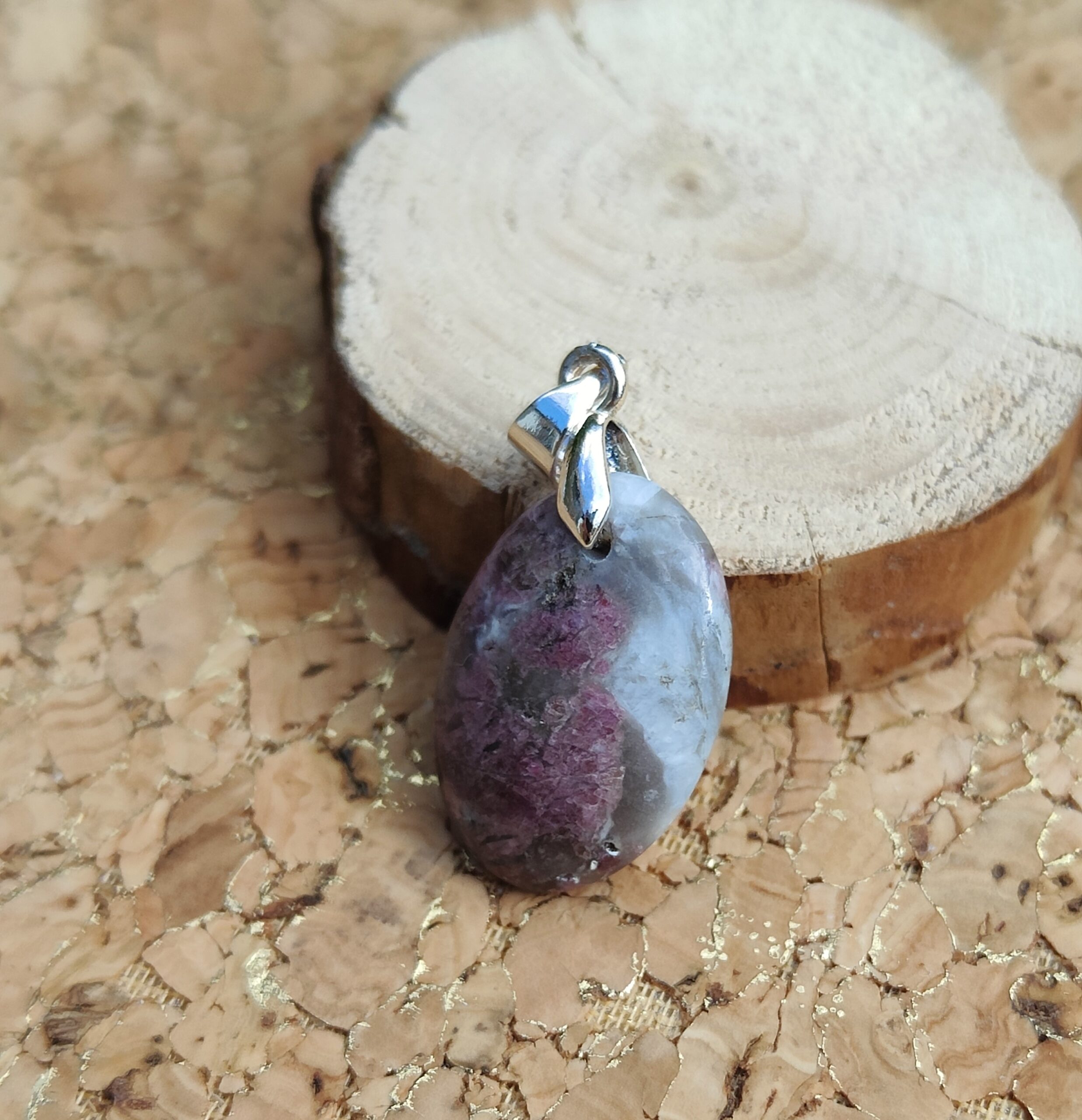 Fontenilles, Toulouse, L'Isle jourdain, Gers, Haute Garonne, souffle zen, bijoux zen, création personnalisée, Bague, Boucle d'oreille, Bracelet, Talisman, Collier, Suspension énergétique, Pendentif, Pierre fine, Pierre naturelle, Création énergétique, Marseille, Lille, Nantes, Bordeaux, Lyon, Nice, Montpellier, Strasbourg, Paris